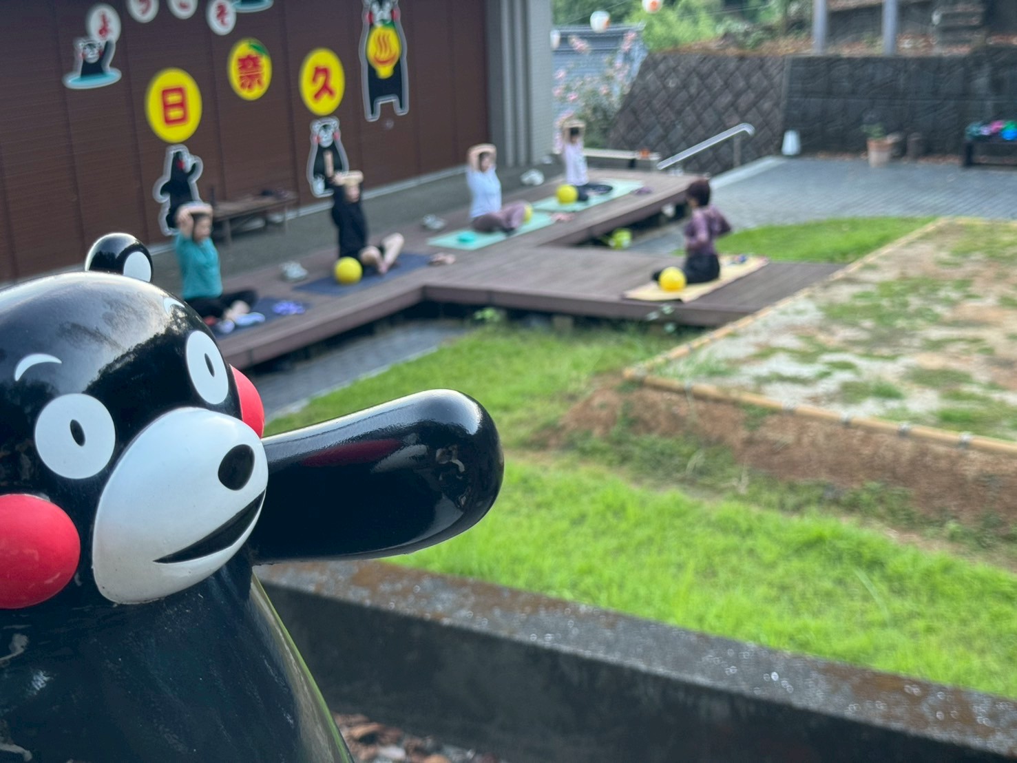 跟著NAGISAMAMA老師，和熊本熊做瑜伽
